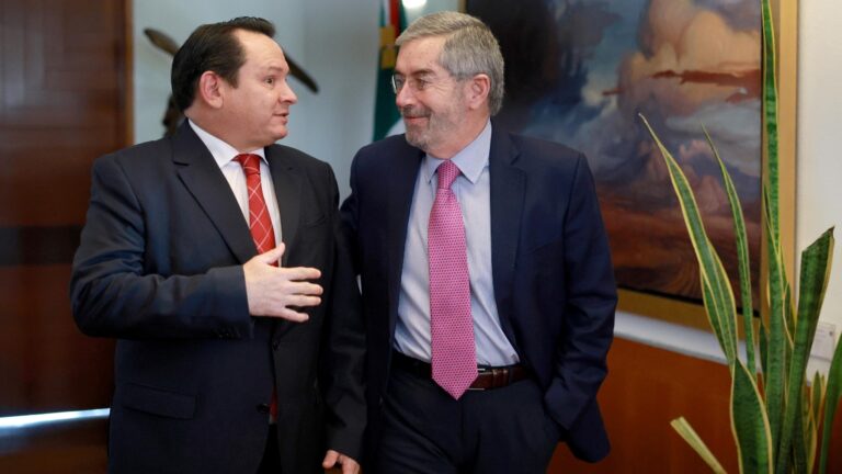 Díaz Mena se reúne con titulares de la Sedena y la SRE