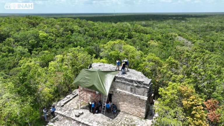 Dan mantenimiento al Edificio Nohoch Mul, en Cobá