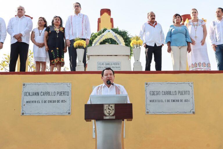 Díaz Mena anuncia la beca “Jóvenes Renacimiento” para universitarios yucatecos