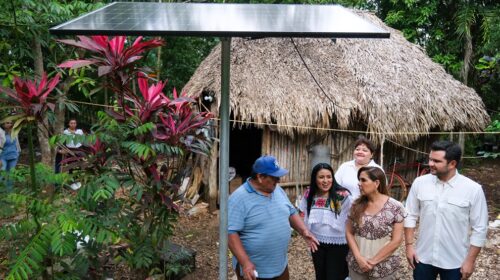 Entregan alumbrado para viviendas marginadas de Leona Vicario, QRoo