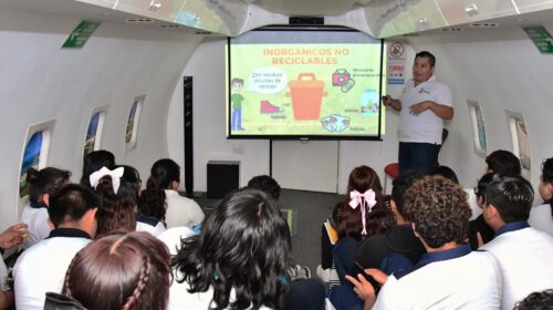 Estudiantes del Colegio de Bachilleres aprenden sobre reciclaje en Cozumel