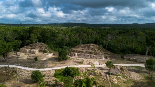 INAH y Bacalar firman convenio para abrir Ichkabal al mundo