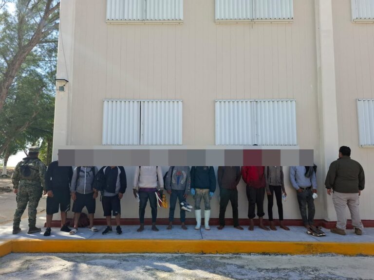 Marina rescata a grupo de extranjeros en Isla Mujeres