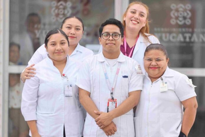 Más de 100 médicos se incorporan a unidades de primer nivel en Yucatán