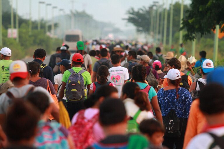 Parte caravana migrante en Chiapas pese a Trump