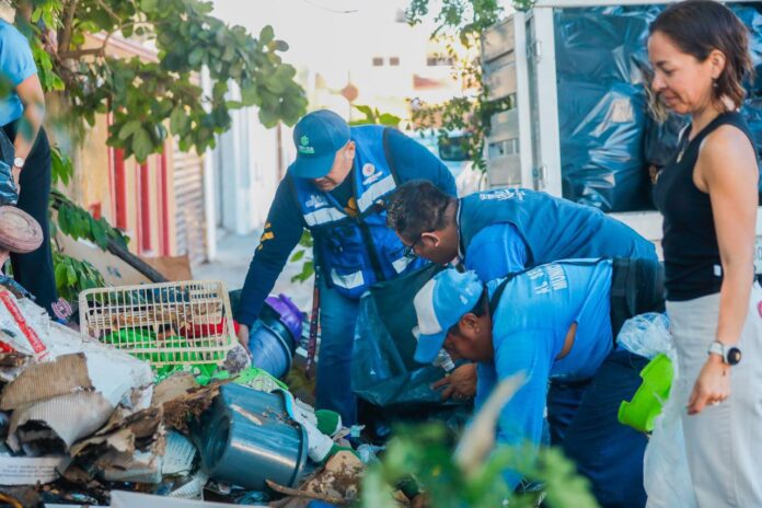 Retiran 37 toneladas de basura de casa en Mérida