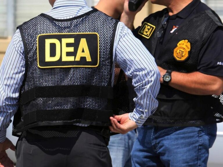 DEA y ICE hacen redada en antro de Denver, Colorado, con 41 migrantes detenidos