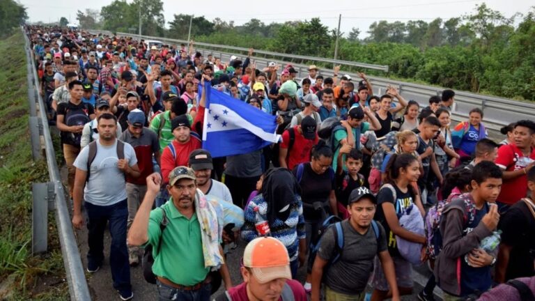 Parte caravana migrante en Chiapas pese a Trump