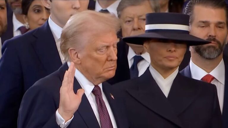 Donald Trump juramentó como 47º presidente dentro del Capitolio