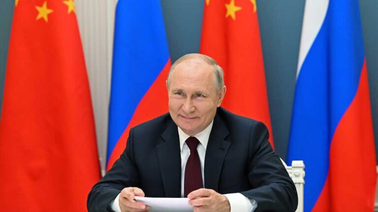 China y Corea del Norte felicitan a Vladimir Putin por sus 25 años en el poder