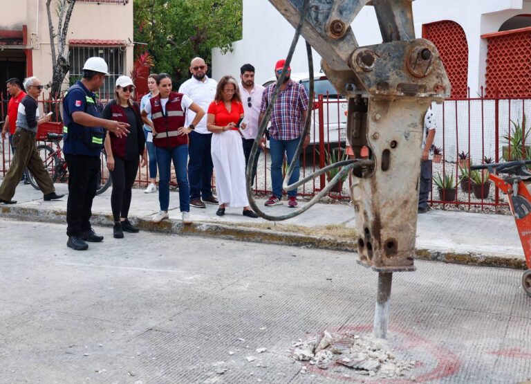 Supervisa Ana Paty Peralta trabajos de renovación de red de drenaje sanitario