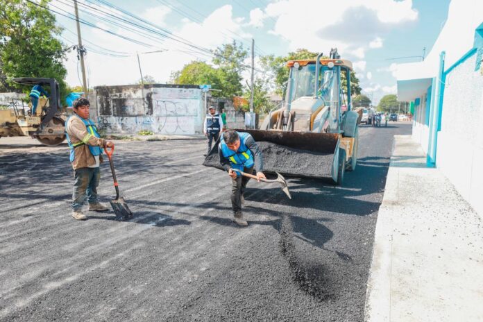 Avanza la repavimentación de calles en Mérida