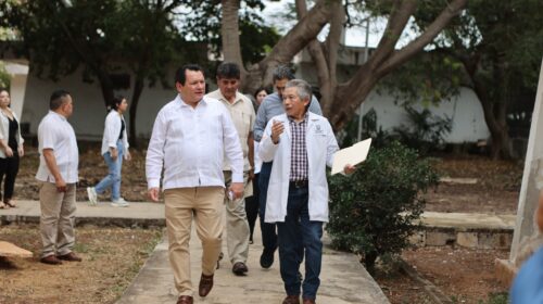 Díaz Mena recorre el Hospital Psiquiátrico de Yucatán