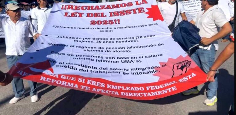 Maestros de Quintana Roo inician paro indefinido contra “Reforma ISSSTE”