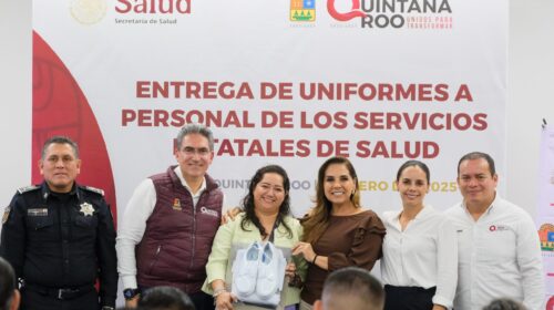 Mara Lezama entrega uniformes a personal médico