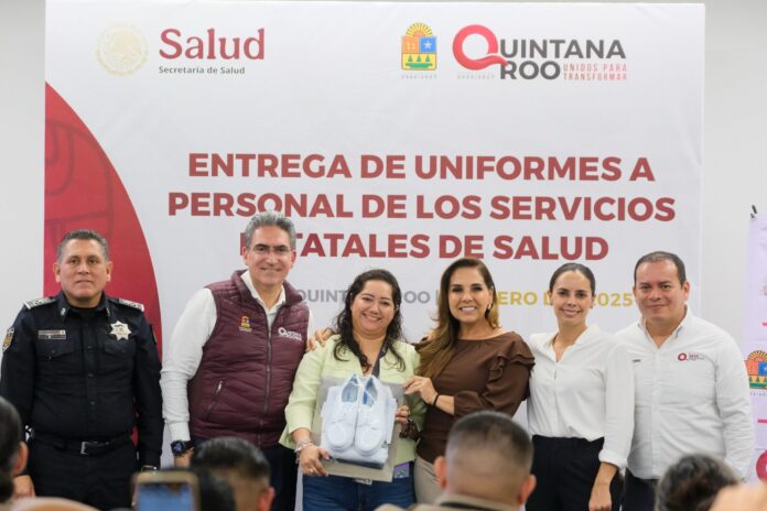 Mara Lezama entrega uniformes a personal médico