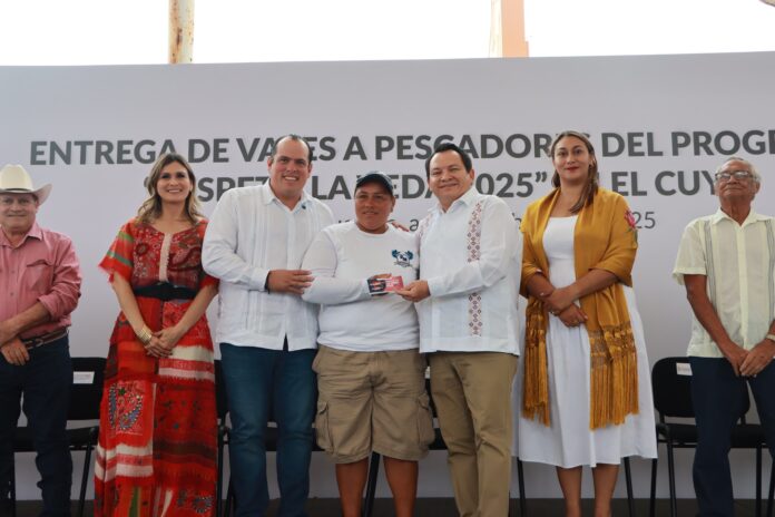 Realizan pago de 'Respeto a la Veda 2025' a pescadores de Tizimín