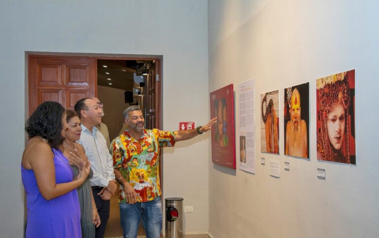 Inaugura exposición “Colores del Alma Hindú” en Cozumel