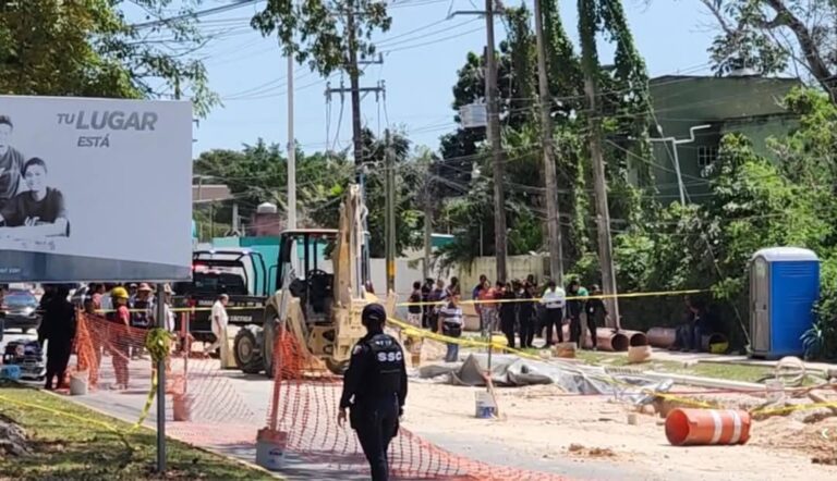 Dos trabajadores mueren en derrumbe de zanja en Chetumal