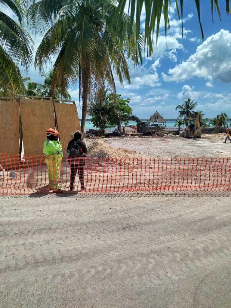 Ambientalistas exigen detener construcción de hotel en Bacalar