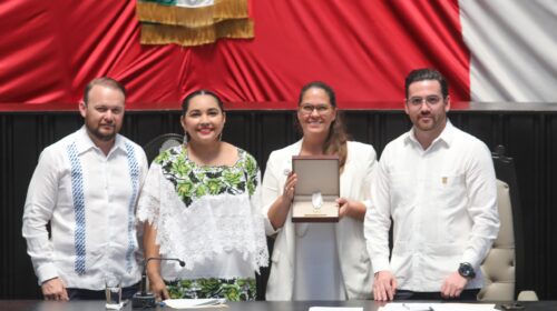 Cecilia Gutiérrez Navarro recibe la Medalla "Ramón Bravo Prieto"