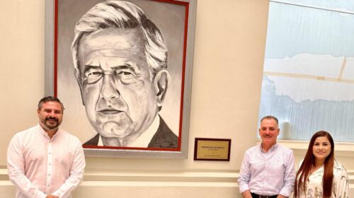 Colocan retrato de AMLO en el Palacio de Gobierno de Tabasco