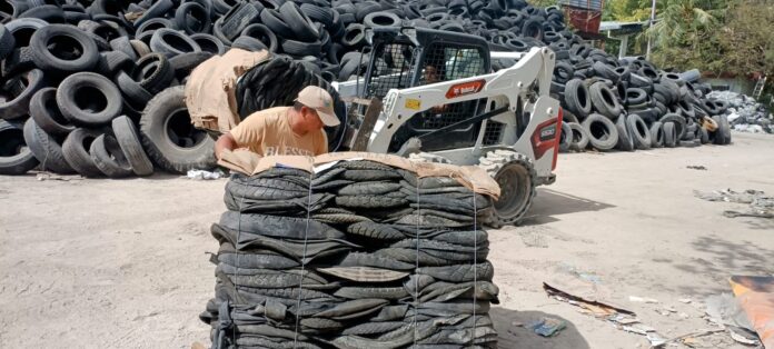 Cozumel envío de 95 toneladas de neumáticos a Tabasco