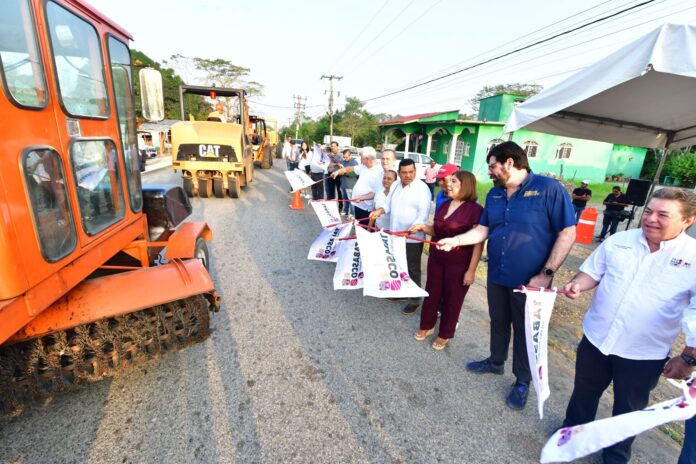 Dan banderazo de inicio a la reconstrucción del Puente Huapinol en Macuspana