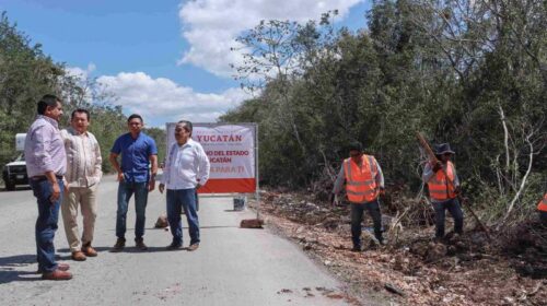 Díaz Mena supervisa trabajos de bacheo en el oriente de Yucatán