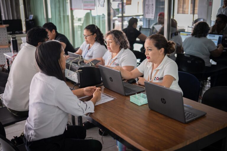 SEQ invita a elegir tallas de uniformes escolares