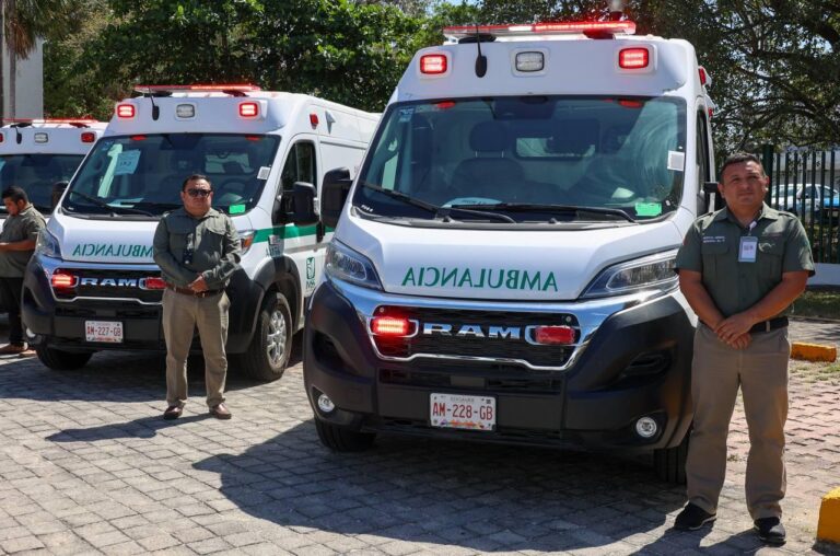 Cancún recibe flotilla de 20 ambulancias para el IMSS
