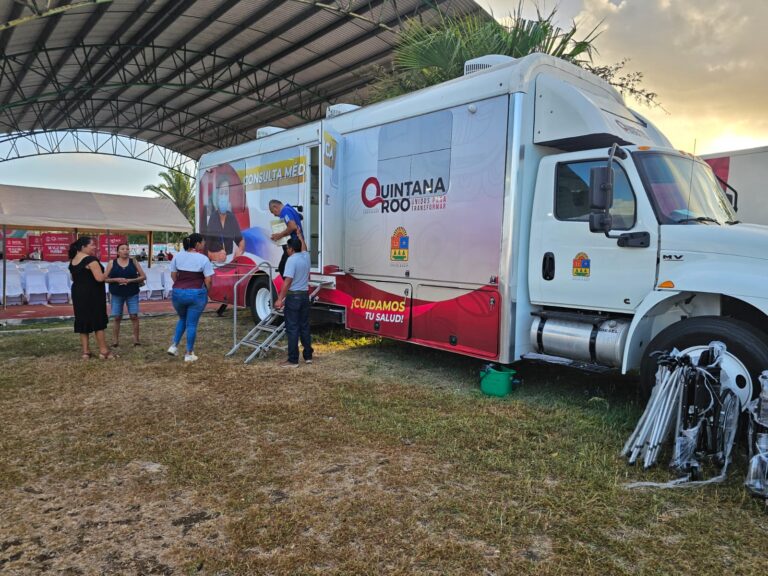 Caravanas médicas móviles en Bacalar, Lázaro Cárdenas y Felipe Carrillo Puerto