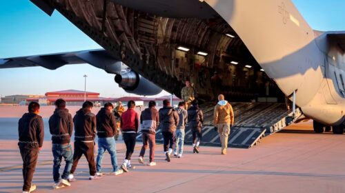 Chiapas recibe tres vuelos con mexicanos deportados de EU