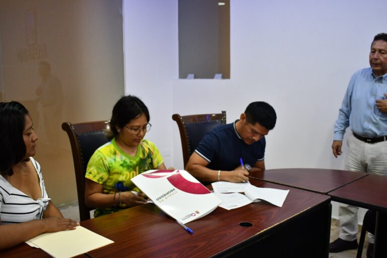Gobierno de Quintana Roo entrega títulos de propiedad en Calderitas