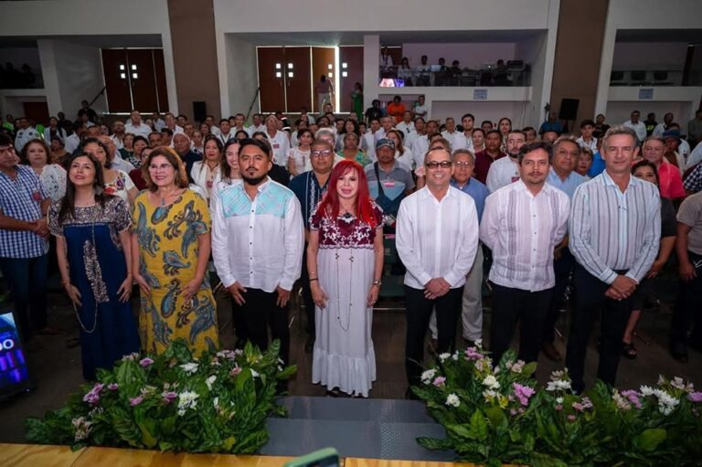 Layda Sansores reconoce a trabajadores del Gobierno de Campeche