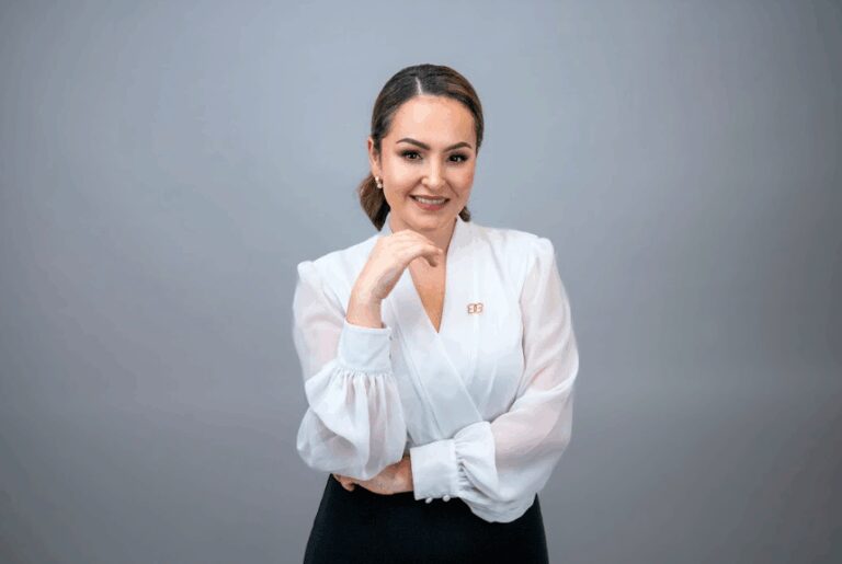 De emprendedora a CEO global: El imperio de belleza de Cinthia Holguín