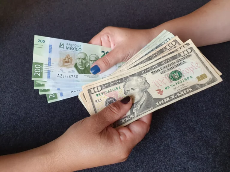 LOS CAPITALES: Continúan cayendo las remesas; en febrero llegaron 4,459 millones de dólares: BBVA