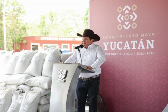 Entregan apoyos del 'Programa de Secas 2025' al sector ganadero yucateco