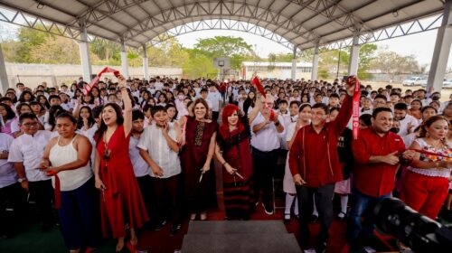 Layda Sansores entrega obras en escuela de Campeche