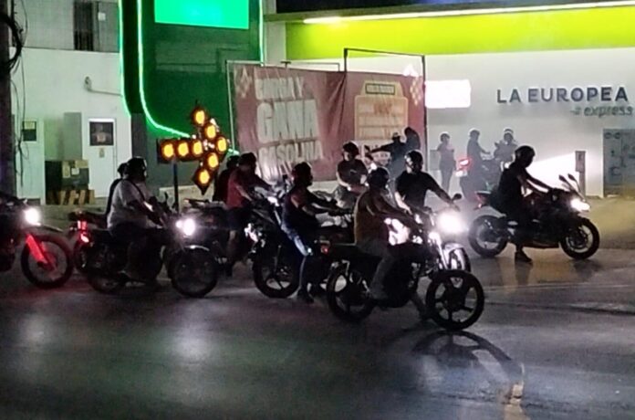 LOS CAPITALES: Por primera vez en México, en 2023 se vendieron más motos que autos