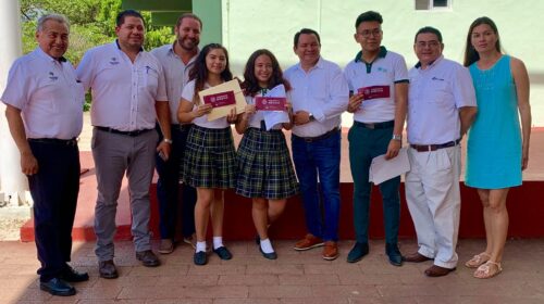 Se han entregado más de 18 mil becas “Benito Juárez” en Yucatán