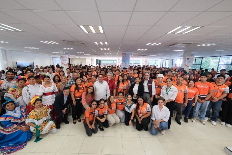 Festeja la Universidad Politécnica de Quintana Roo 15° aniversario