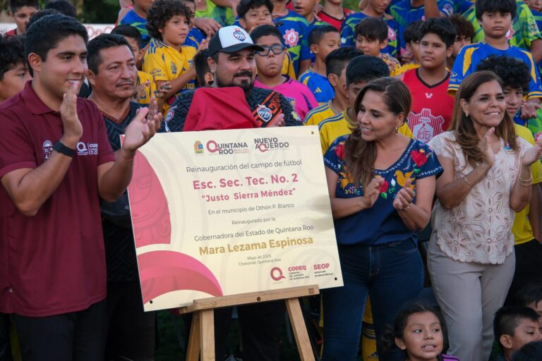 Reinaugura Mara Lezama campo de fútbol en la Secundaria Técnica No. 2 de Chetumal