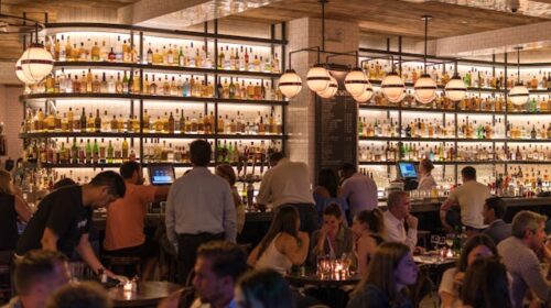 Aprueban reducción de horarios de bares y restaurantes-bar en Cancún