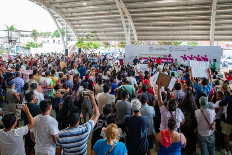 Estefanía Mercado toma protesta a 157 comités vecinales en Playa del Carmen