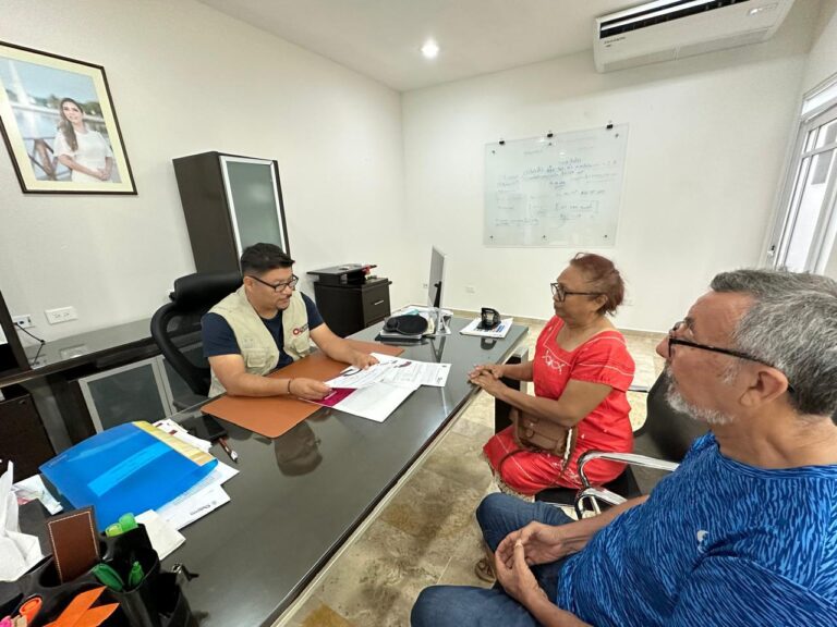 AGEPRO otorga títulos de propiedad a familias de Mahahual y Chetumal