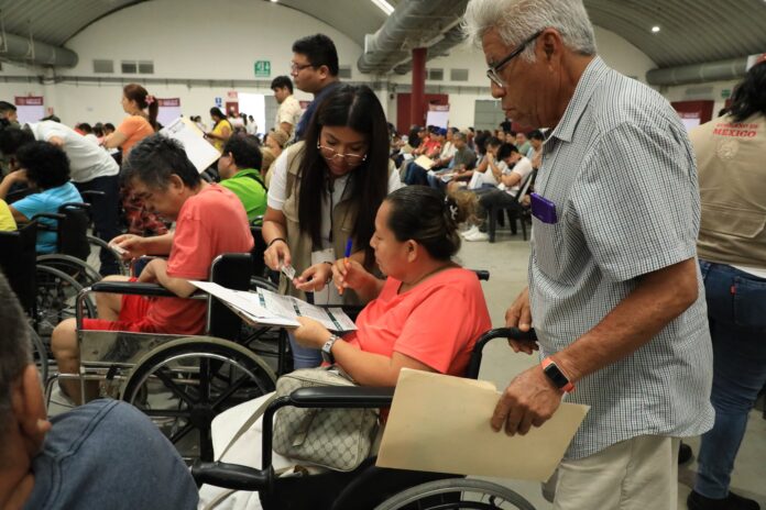 Arranca la entrega de tarjetas de pensión para personas con discapacidad en Tabasco