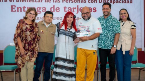 Layda Sansores entrega tarjetas de la ‘Pensión para el Bienestar de las Personas con Discapacidad‘