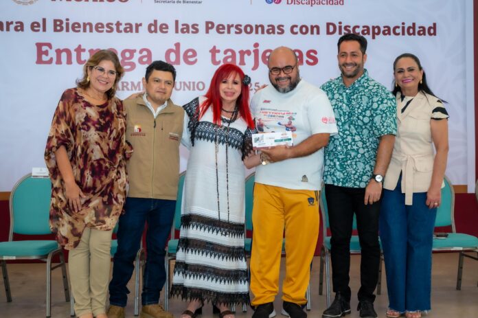 Layda Sansores entrega tarjetas de la ‘Pensión para el Bienestar de las Personas con Discapacidad‘