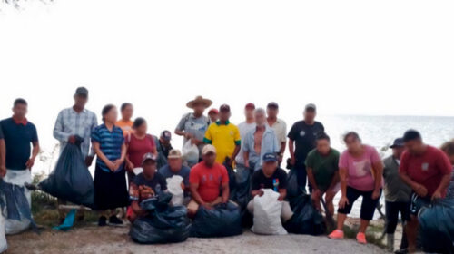 Brigadas ciudadanas retiran residuos en playas en Golfo de México